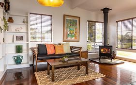 Moffat Beach Retreat, Dog-Friendly & Ocean Views